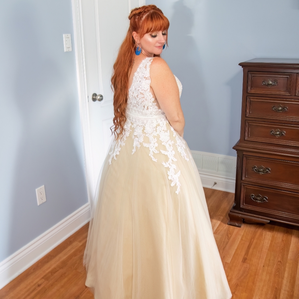 Ballgown - Picture 2 of 3